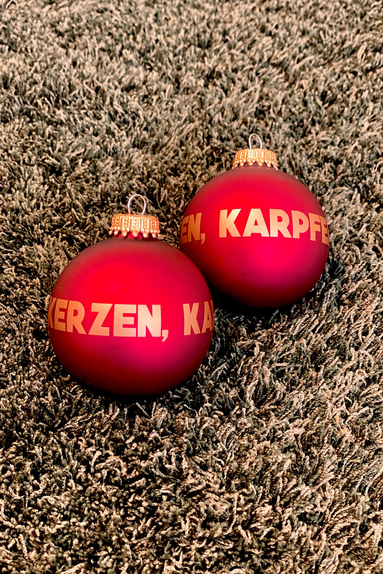 JOSH. Christbaumkugel "Kerzen, Karpfen und du"