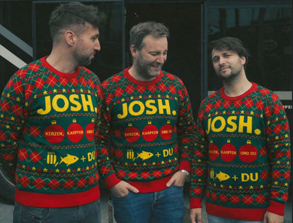 JOSH. Weihnachtspullover "Kerzen, Karpfen & Du"